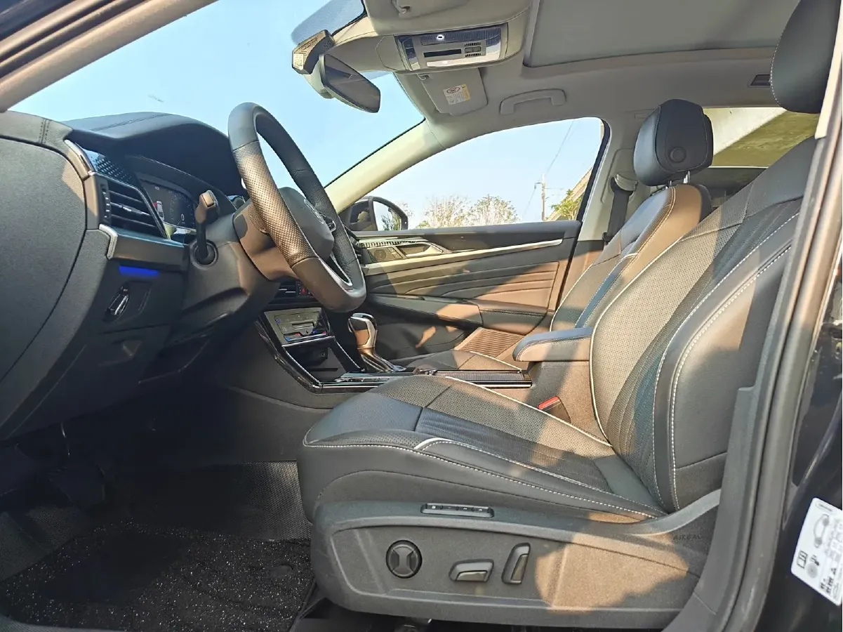 2022 Volkswagen Passat 2.0T 186HP L4 7DCT,autocango,china used car exporter,china ev exporter,chinese used car exporter,chinese used ev exporter