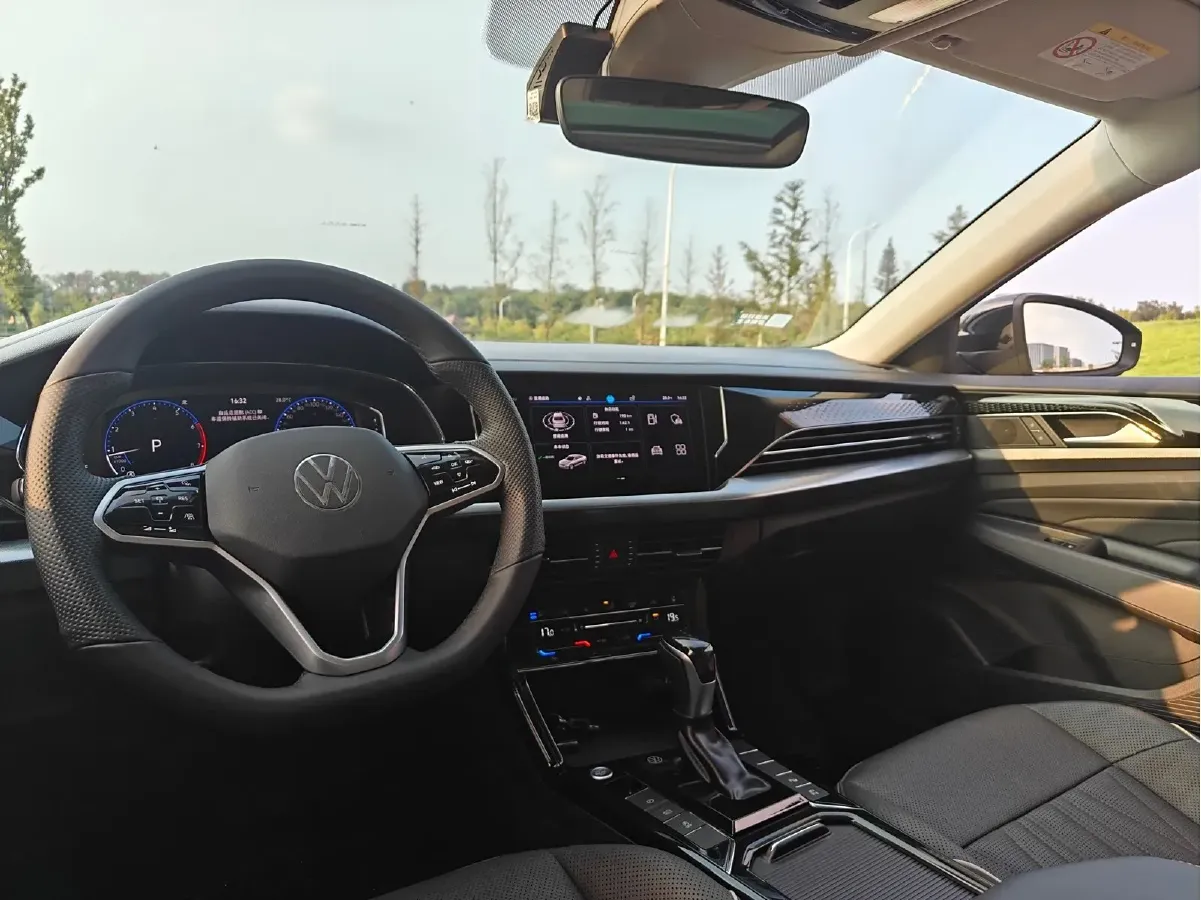 2022 Volkswagen Passat 2.0T 186HP L4 7DCT,autocango,china used car exporter,china ev exporter,chinese used car exporter,chinese used ev exporter