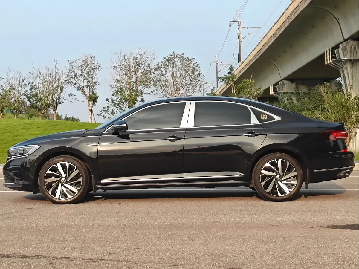 2022 Volkswagen Passat 2.0T 186HP L4 7DCT,autocango,china used car exporter,china ev exporter,chinese used car exporter,chinese used ev exporter