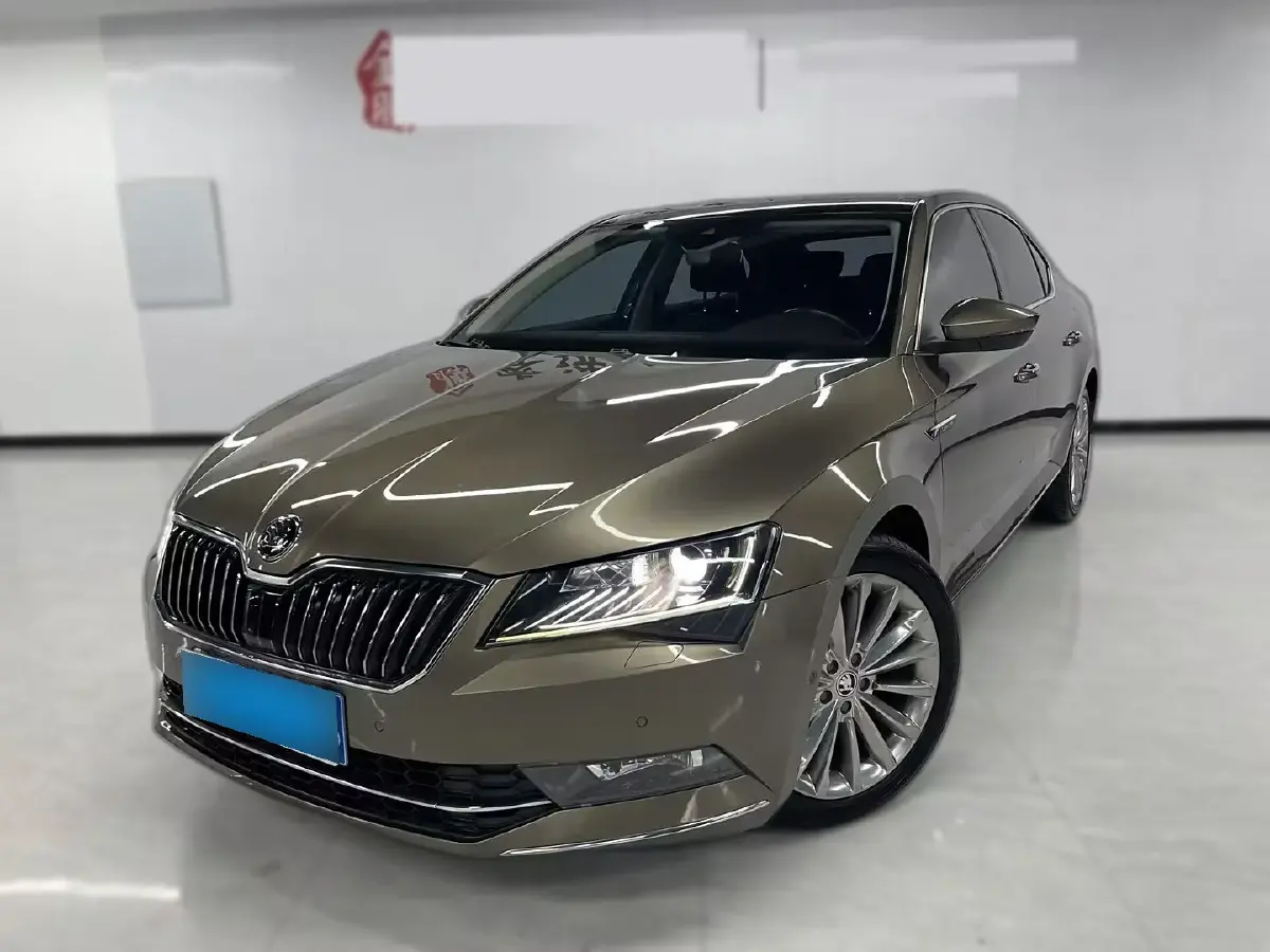 2019 Skoda Superb 2.0T 220HP L4 7DCT