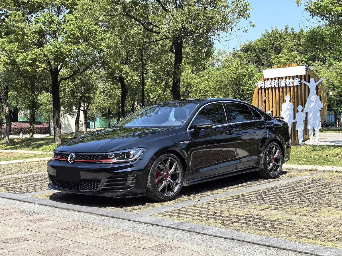 2017 Volkswagen Lamando 2.0T 220HP L4 7DCT