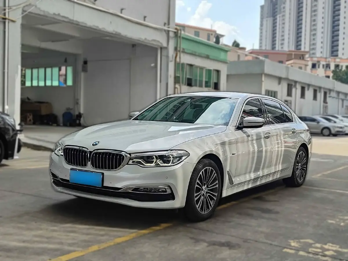 2018 BMW 5 Series 2.0T 252HP L4 8AT