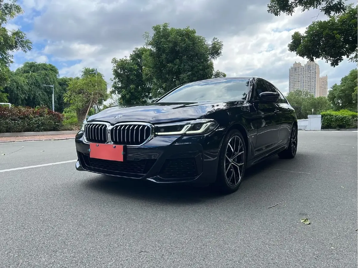 2022 BMW 5 Series 2.0T 245HP L4 8AT