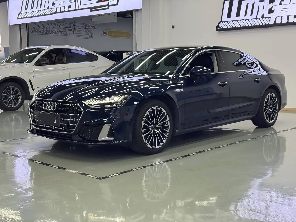 2022 Audi A7L 2.0T 245HP L4 7DCT