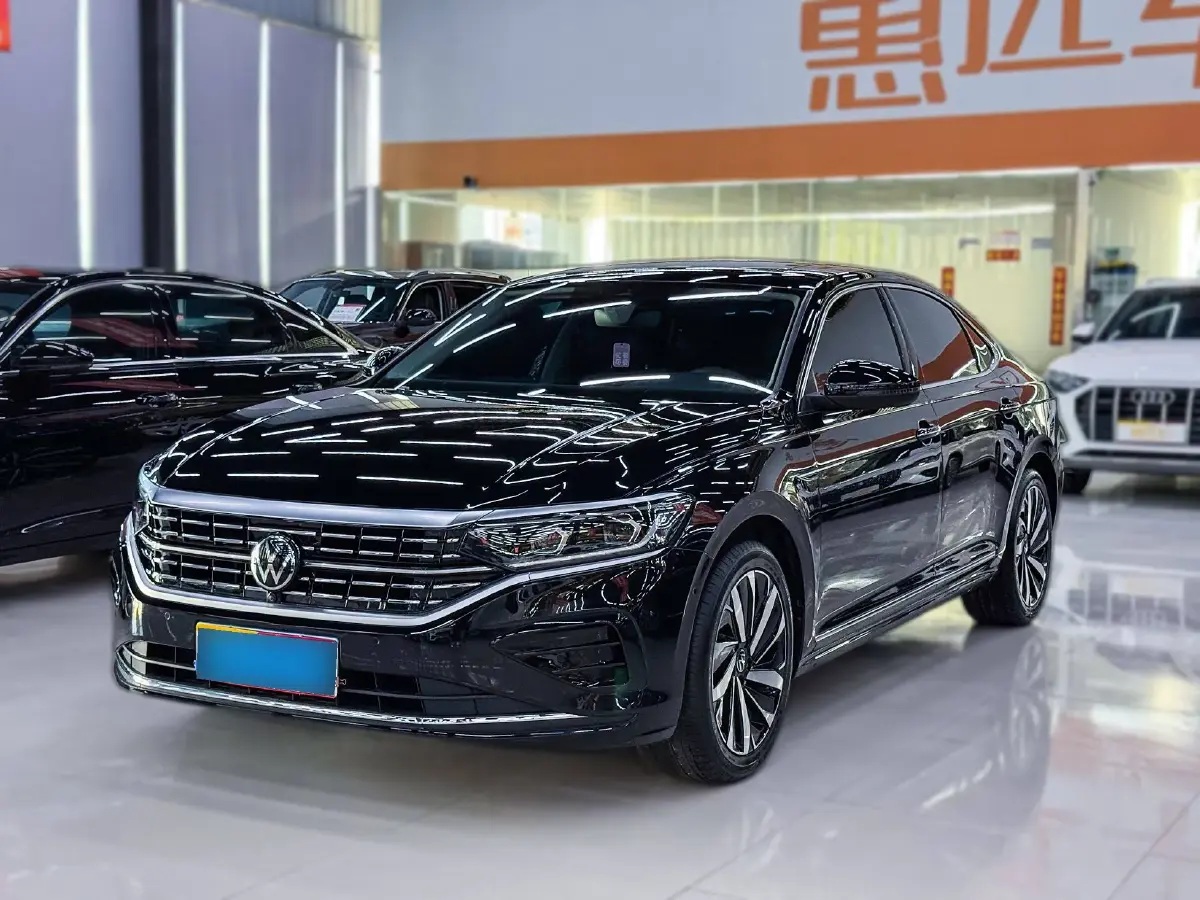2023 Volkswagen Passat 2.0T 220HP L4 7DCT