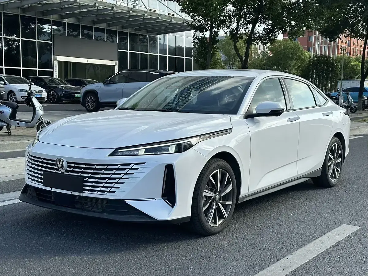 2023 ChangAn Lamore 1.5T 170HP L4 7DCT
