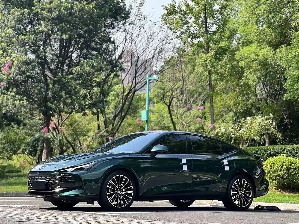 2023 MG 7 2.0T 261HP L4 9AT