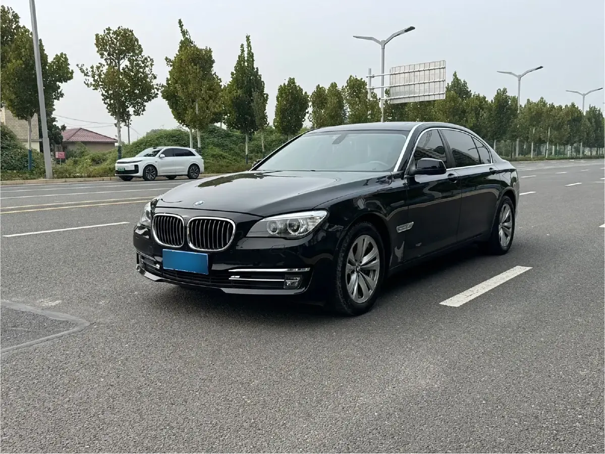 2011 BMW 7 Series 3.0L 258HP L6 6AT