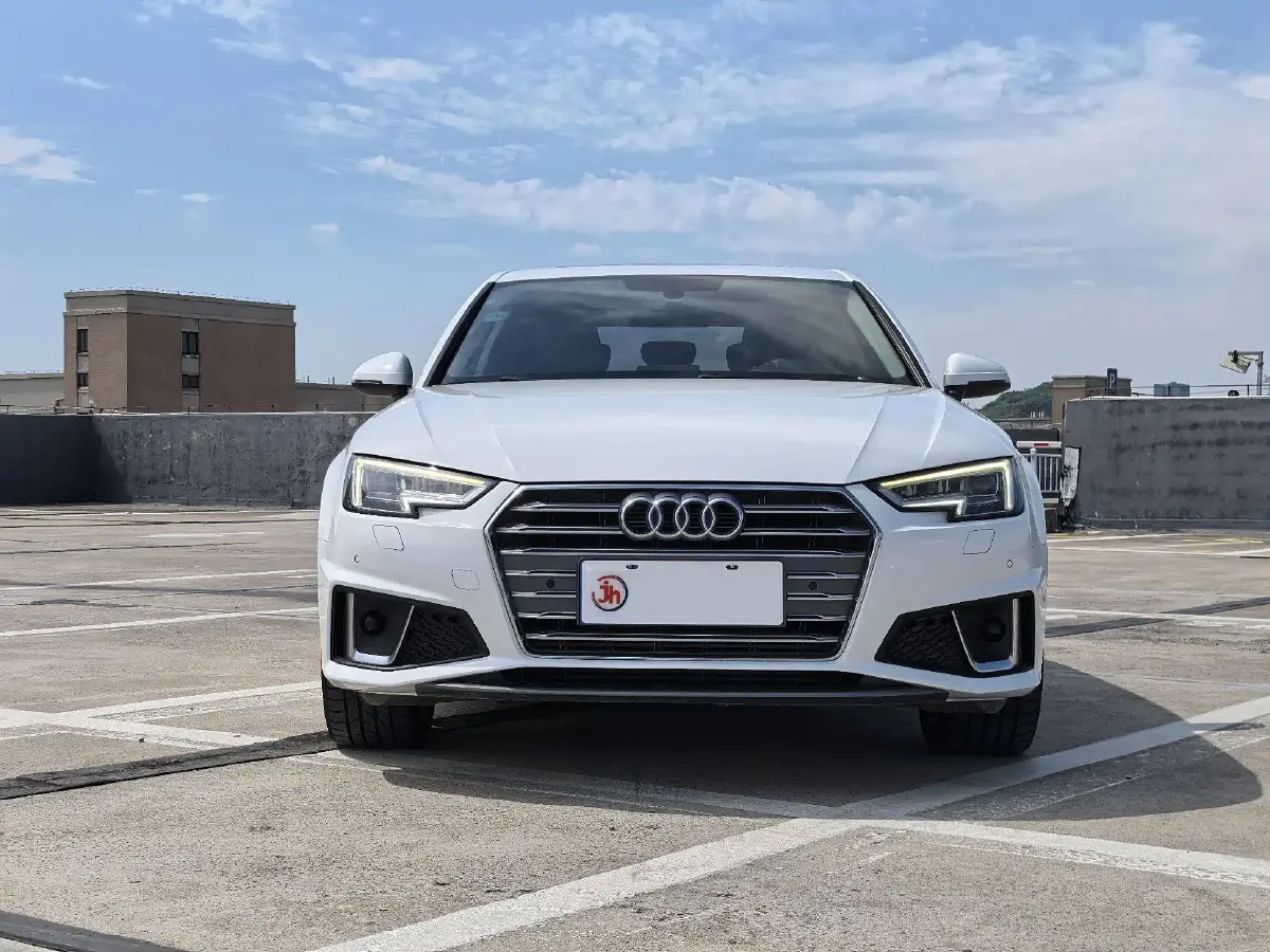 2018 Audi A4L 2.0T 190HP L4 7DCT