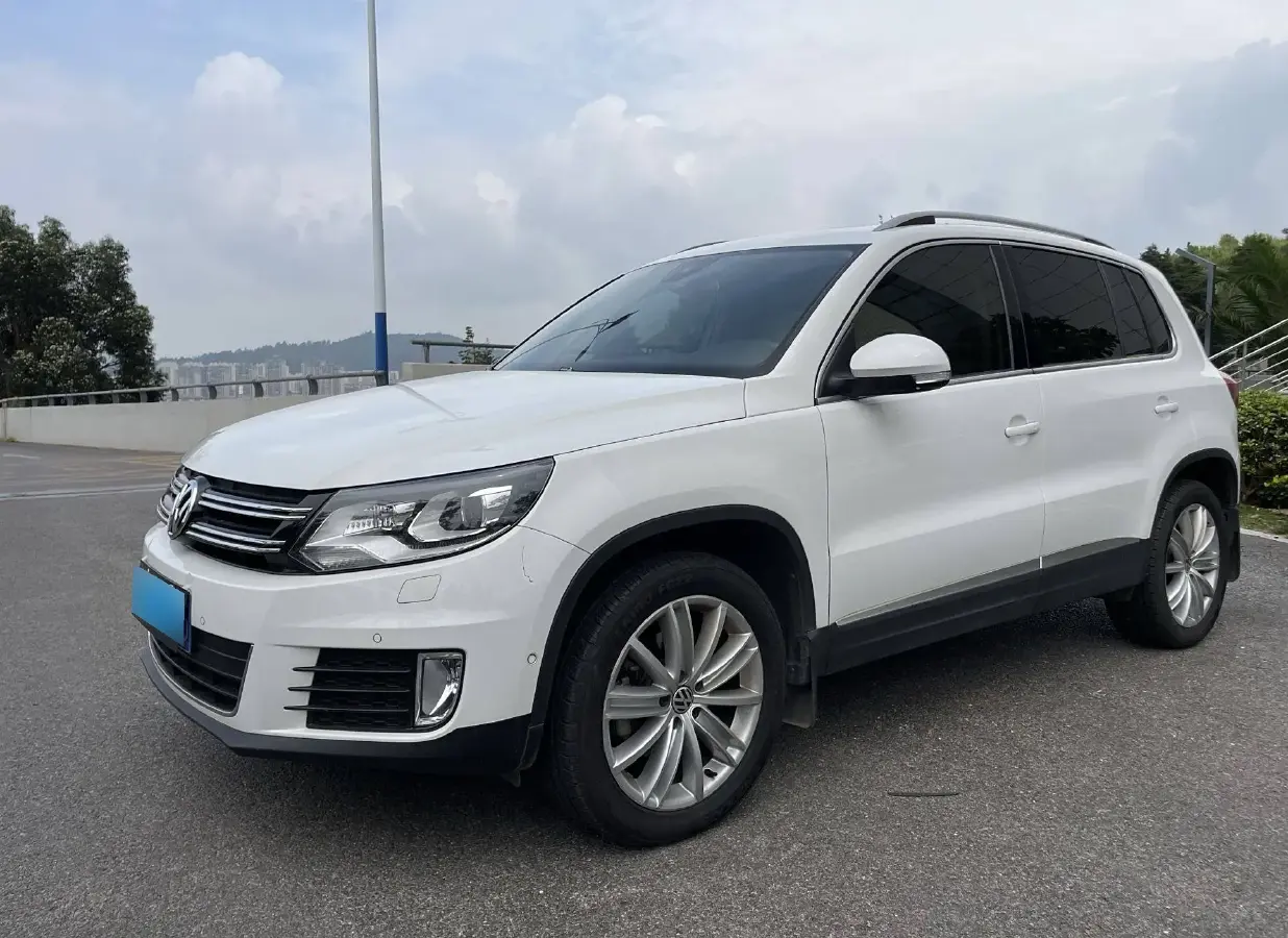 2013 Volkswagen Tiguan 2.0T 200HP L4 6AT