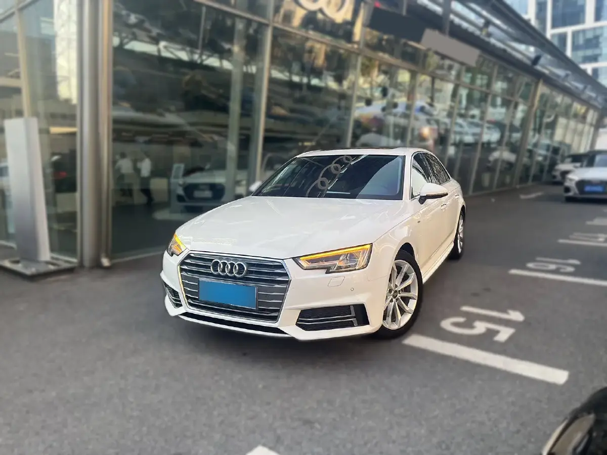 2018 Audi A4L 2.0T 190HP L4 7DCT