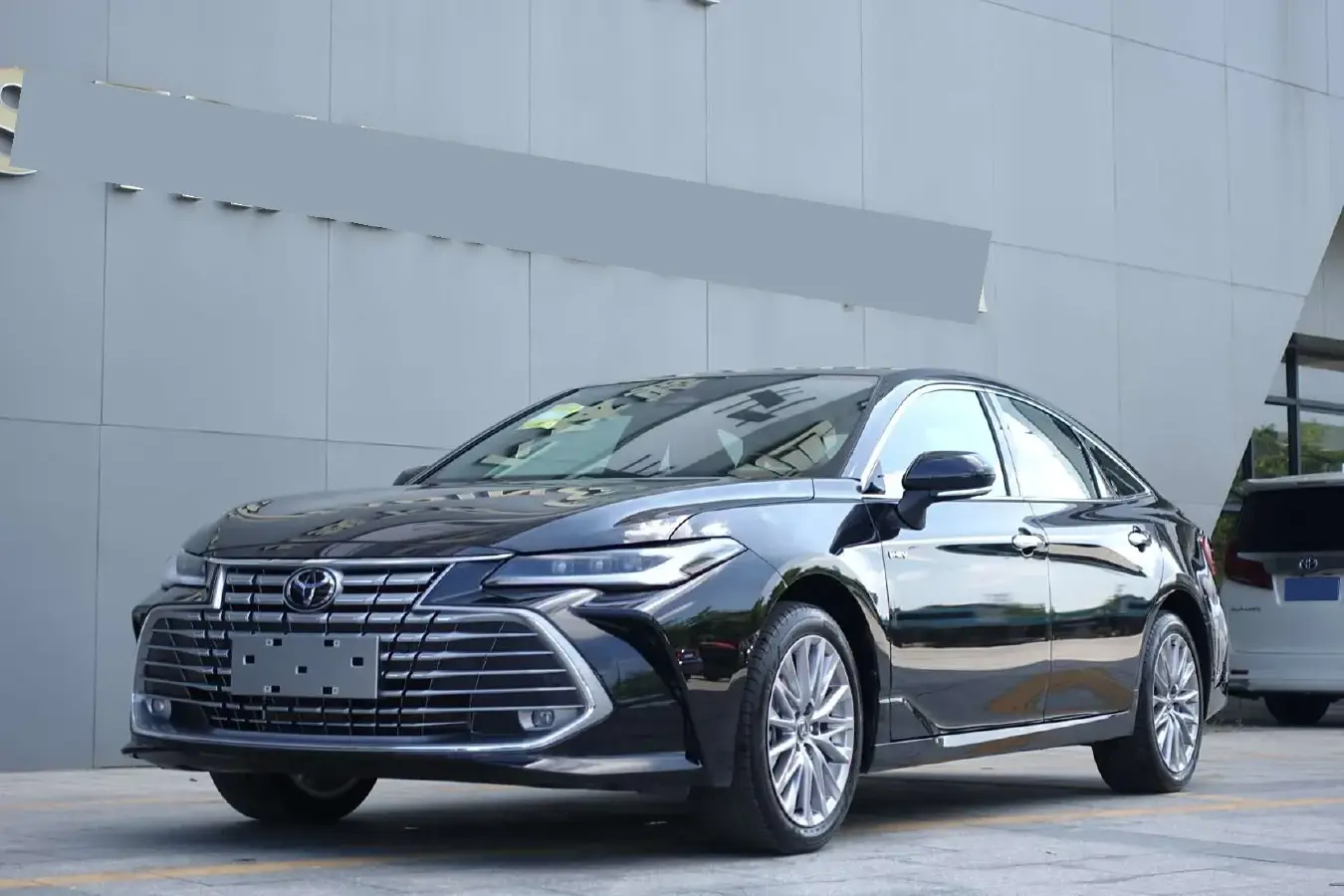 2024 Toyota Avalon 2.0L 152HP L4 E-CVT Hybrid