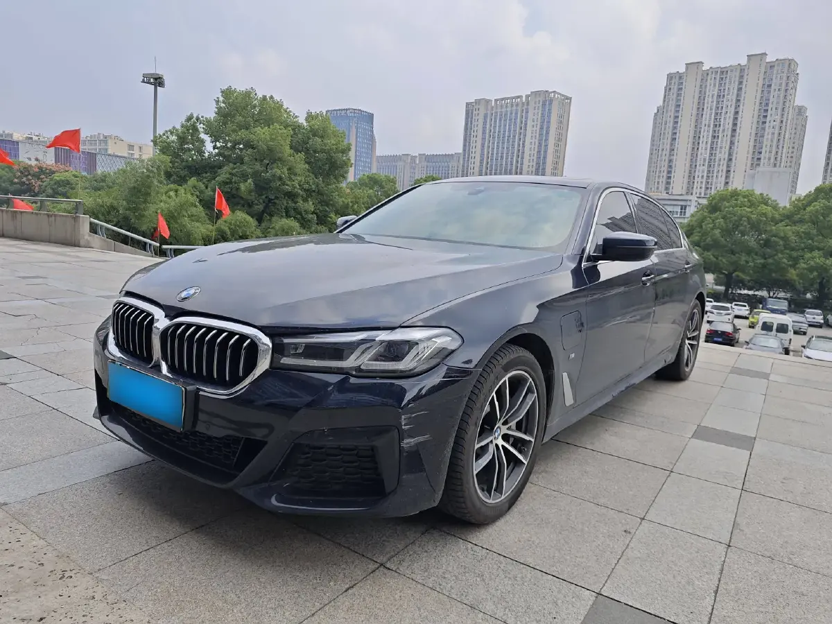 2021 BMW 5 Series 2.0T 184HP L4 8AT PHEV 17.7KWH