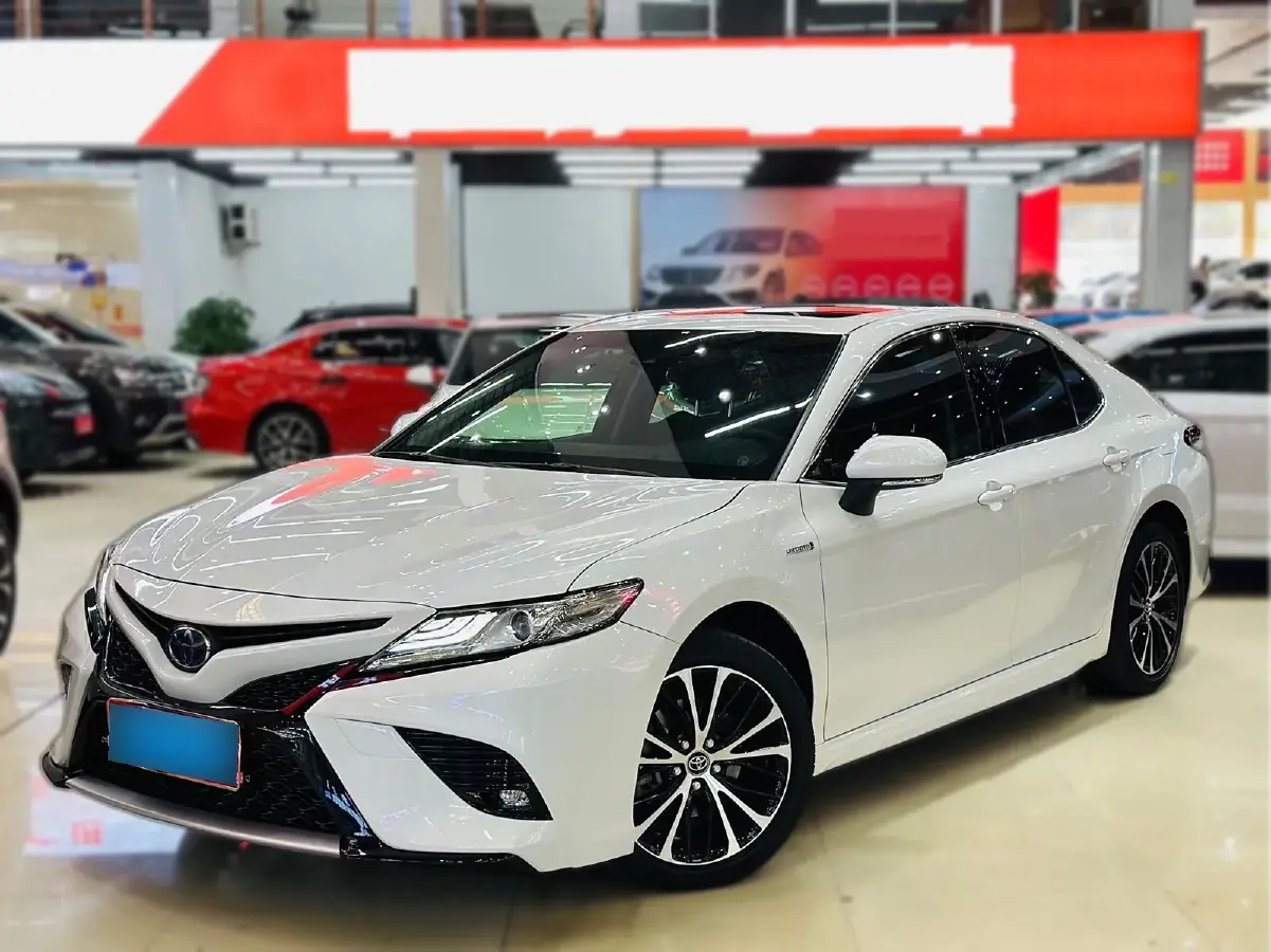 2019 Toyota Camry 2.5L 178HP L4 E-CVT Hybrid