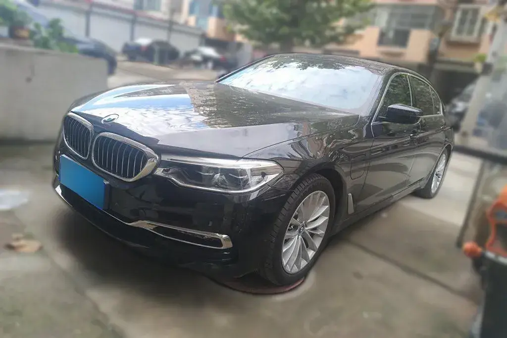 2019 BMW 5 Series 2.0T 184HP L4 8AT PHEV 13KWH