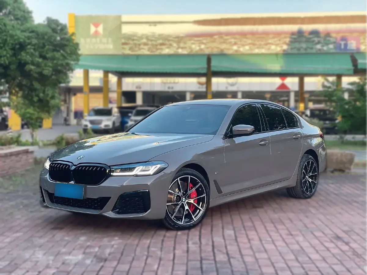 2022 BMW 5 Series 3.0T 340HP L6 8AT