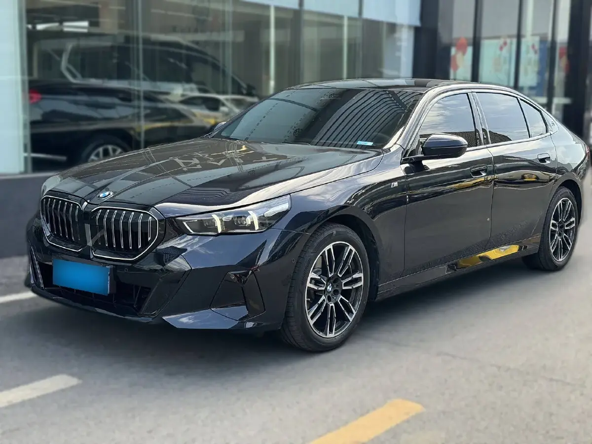 2024 BMW 5 Series 2.0T 190HP L4 8AT