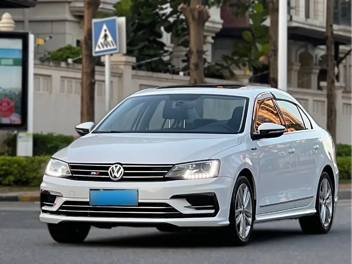 2018 Volkswagen Sagitar 1.4T 150HP L4 7DCT