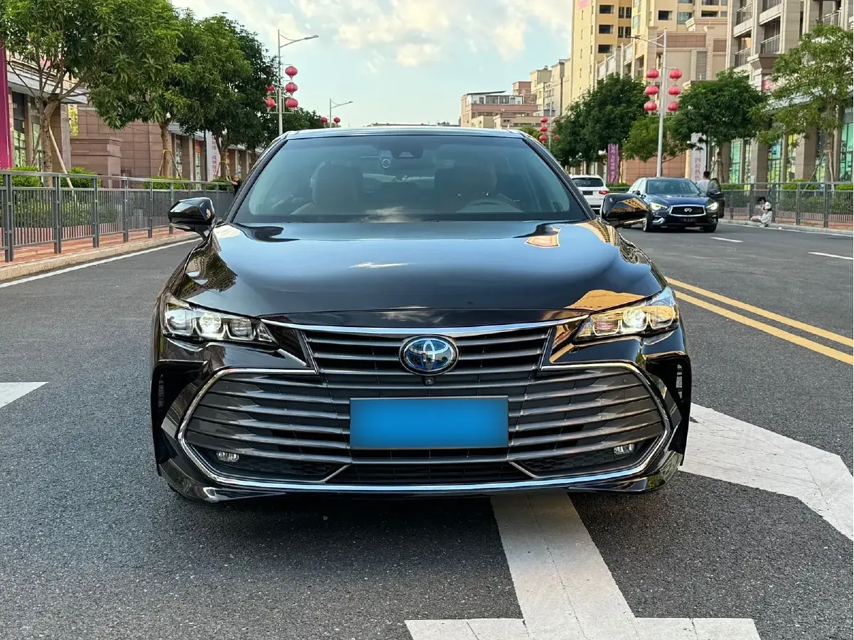 2019 Toyota Avalon 2.5L 178HP L4 E-CVT Hybrid