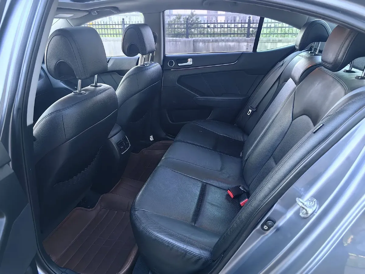 2013 Kia Cadenza 2.4L 173HP L4 6AT,autocango,china used car exporter,china ev exporter,chinese used car exporter,chinese used ev exporter