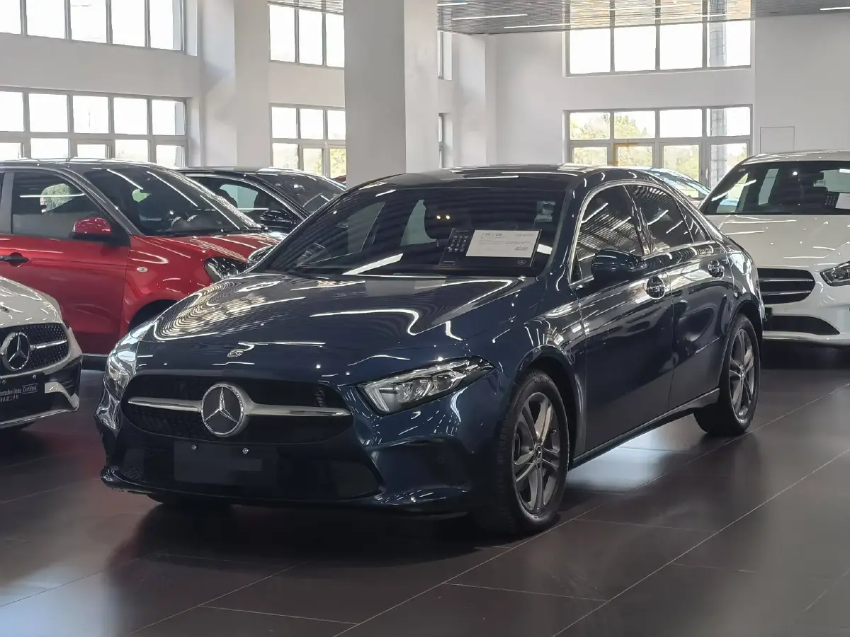 2019 Mercedes-Benz A Class 1.3T 163HP L4 7DCT