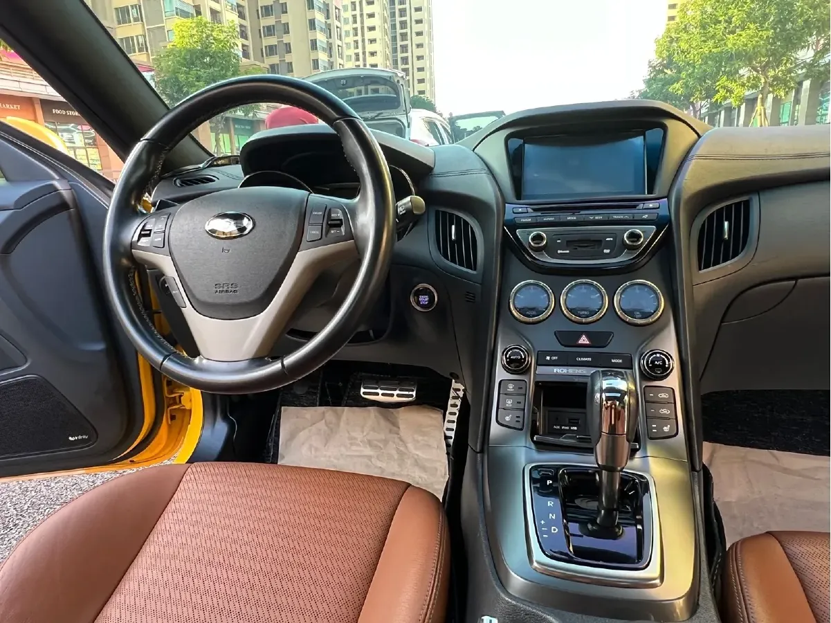 2012 Hyundai Rohens-Coupe 2.0T 260HP L4 8AT,autocango,china used car exporter,china ev exporter,chinese used car exporter,chinese used ev exporter