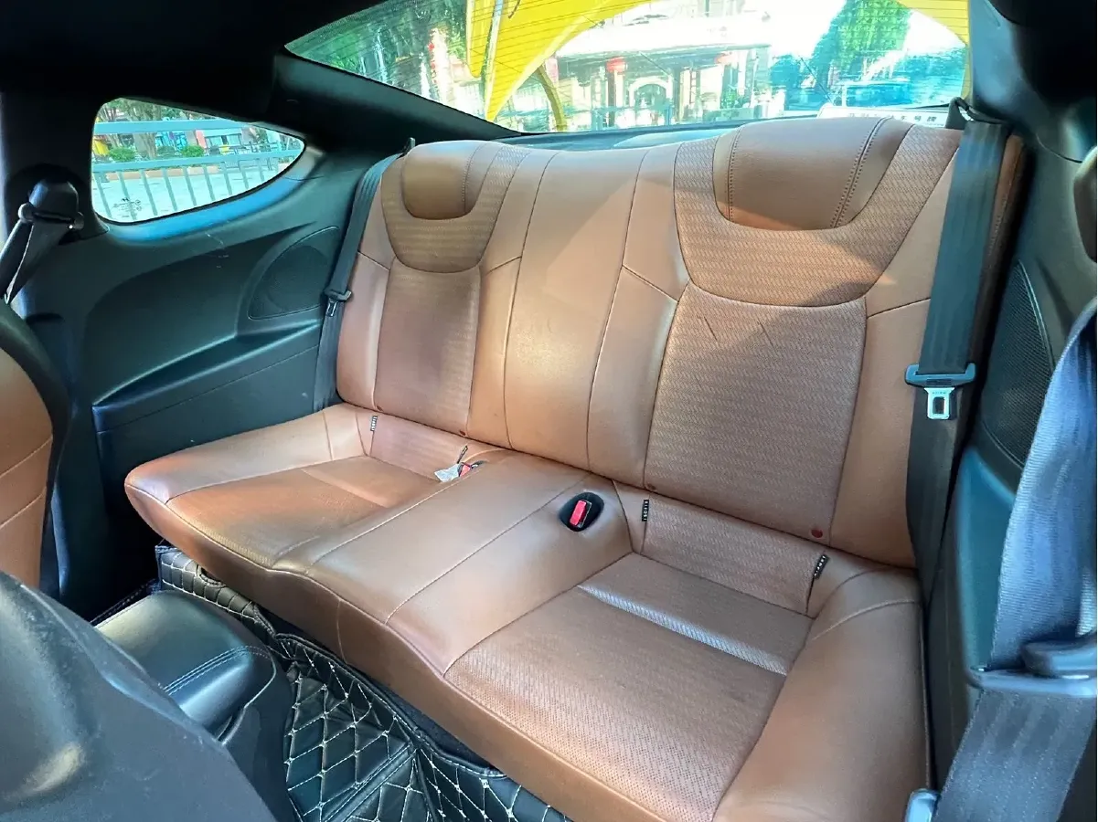 2012 Hyundai Rohens-Coupe 2.0T 260HP L4 8AT,autocango,china used car exporter,china ev exporter,chinese used car exporter,chinese used ev exporter