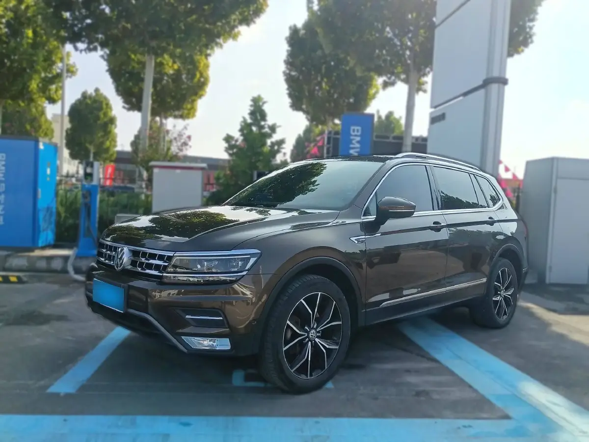 2018 Volkswagen Tiguan L 2.0T 220HP L4 7DCT
