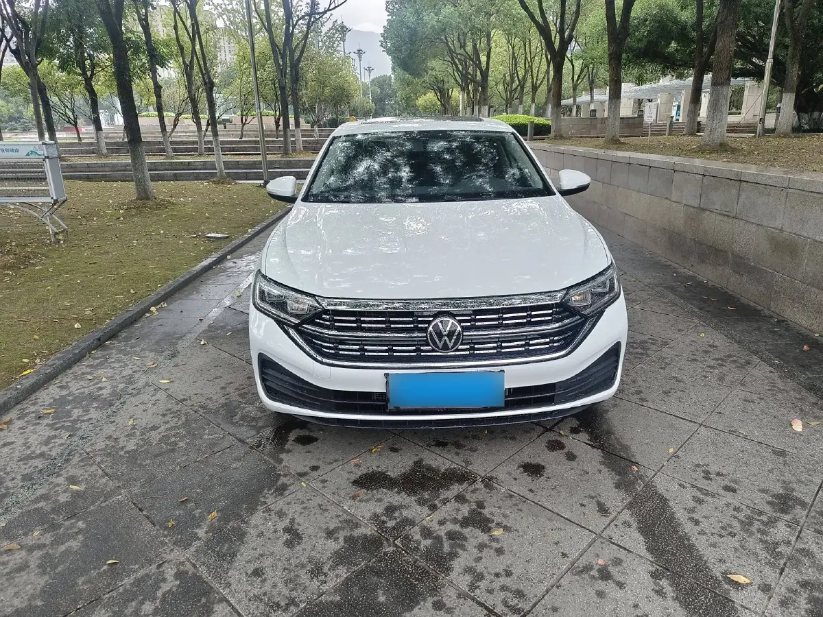 2022 Volkswagen Sagitar 1.2T 116HP L4 5MT