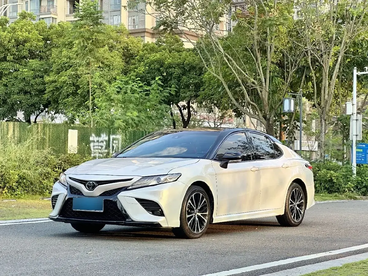 2018 Toyota Camry 2.5L 209HP L4 8AT