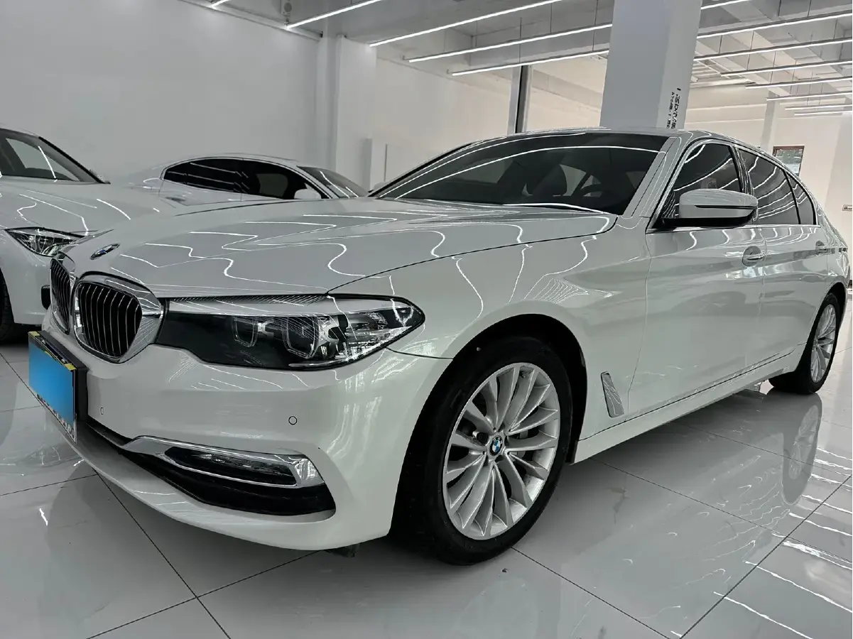 2018 BMW 5 Series 2.0T 252HP L4 8AT