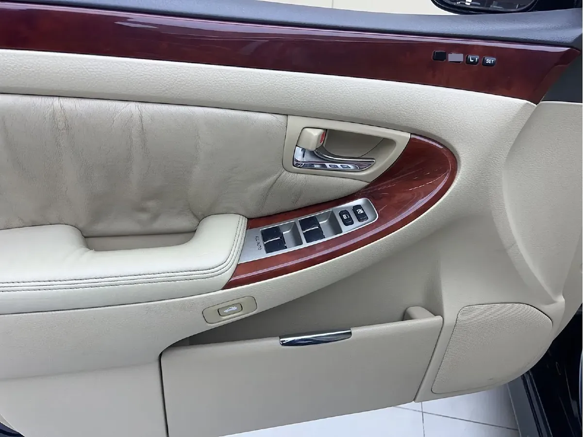2009 HongQi ShengShi 3.0L 231HP V6 6AT,autocango,china used car exporter,china ev exporter,chinese used car exporter,chinese used ev exporter