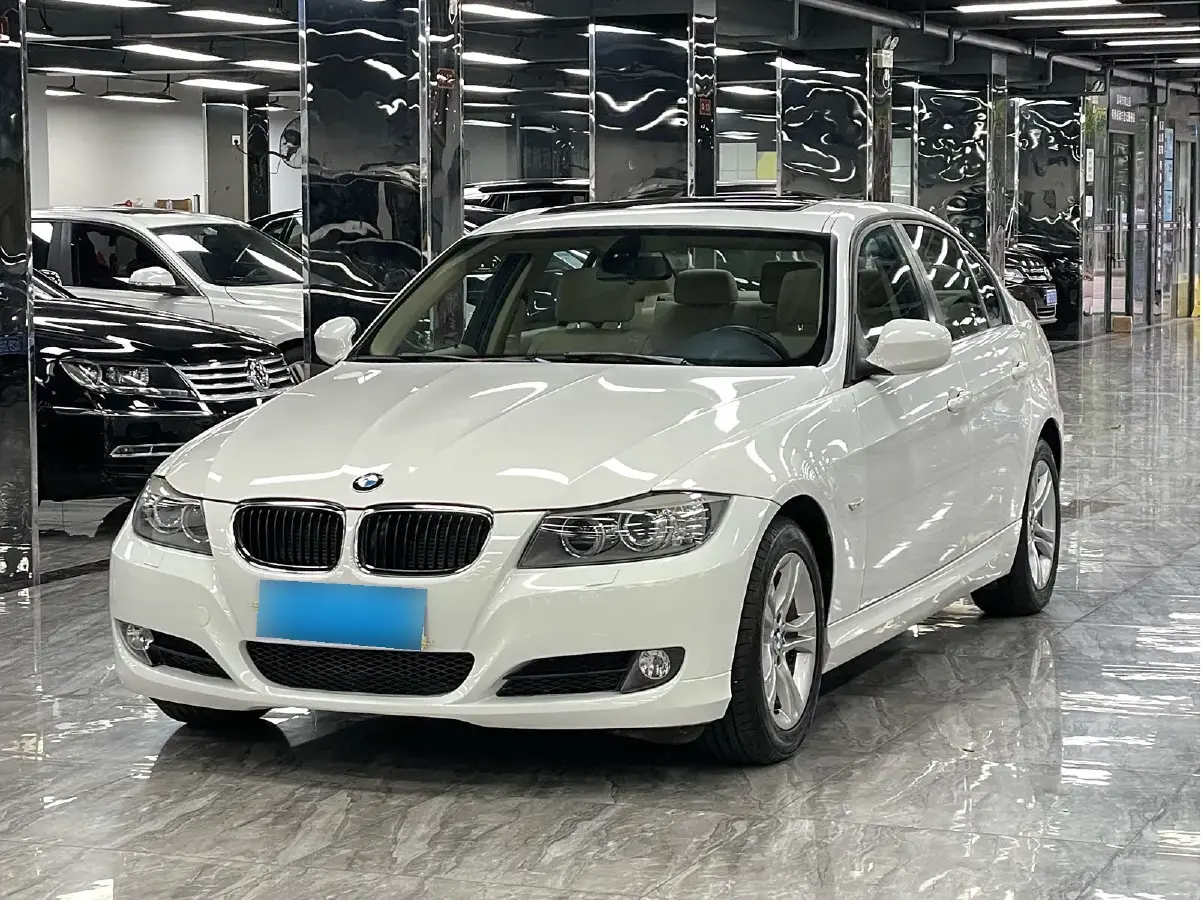 2012 BMW 3 Series 2.0L 136HP L4 6AT