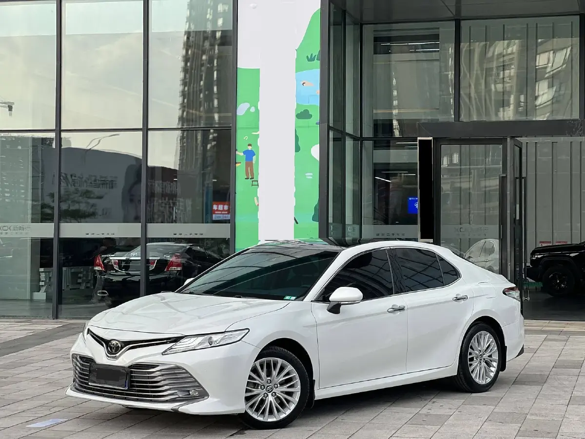 2019 Toyota Camry 2.5L 209HP L4 8AT