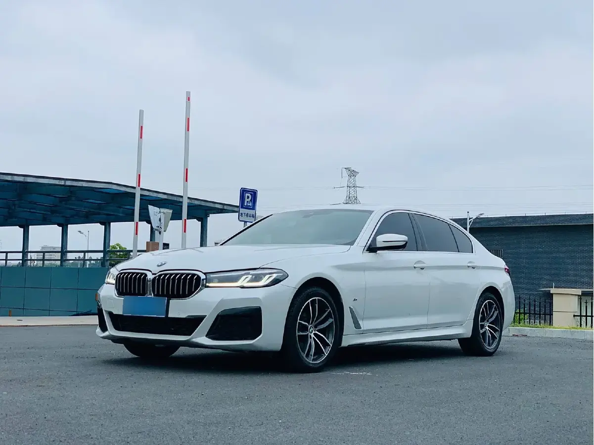 2022 BMW 5 Series 2.0T 184HP L4 8AT