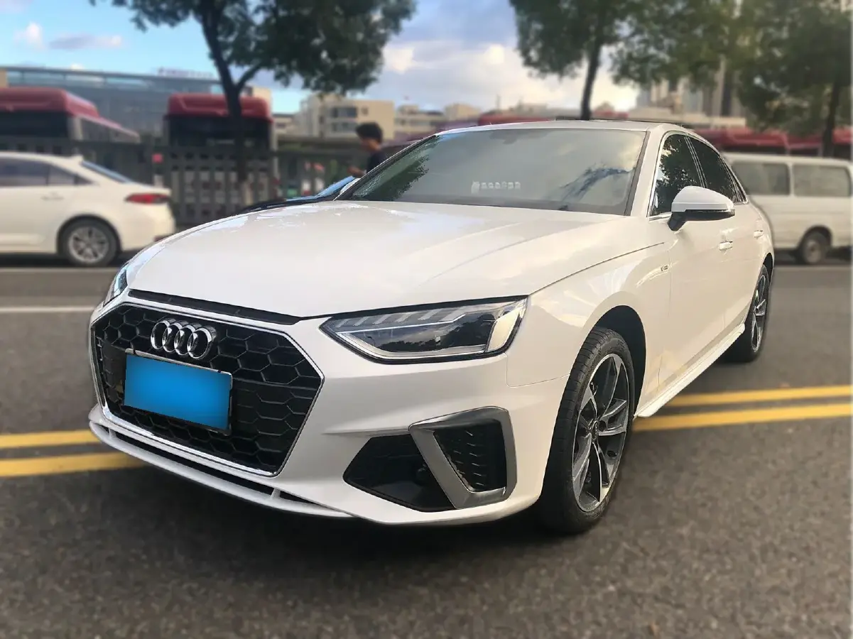 2022 Audi A4L 2.0T 190HP L4 7DCT