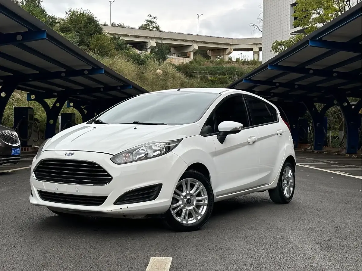 2013 Ford Fiesta 1.5L 110HP L4 5MT