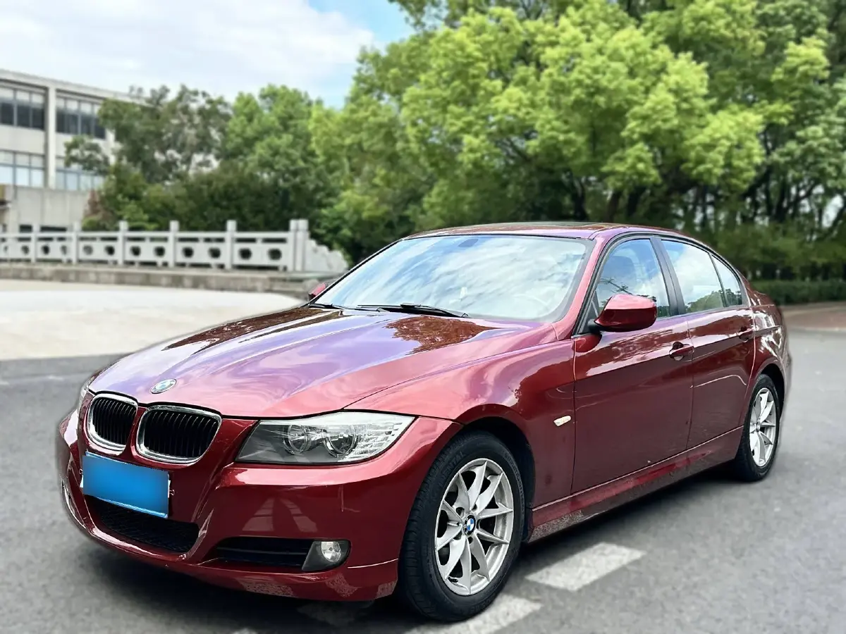 2012 BMW 3 Series 2.0L 136HP L4 6AT