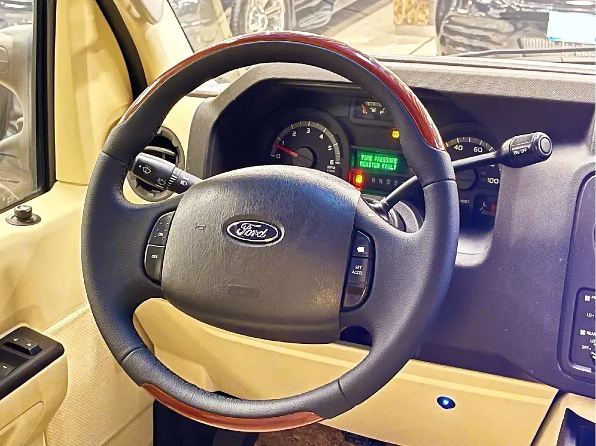 2011 Ford E350 5.4L 258HP V8 5AT,autocango,china used car exporter,china ev exporter,chinese used car exporter,chinese used ev exporter