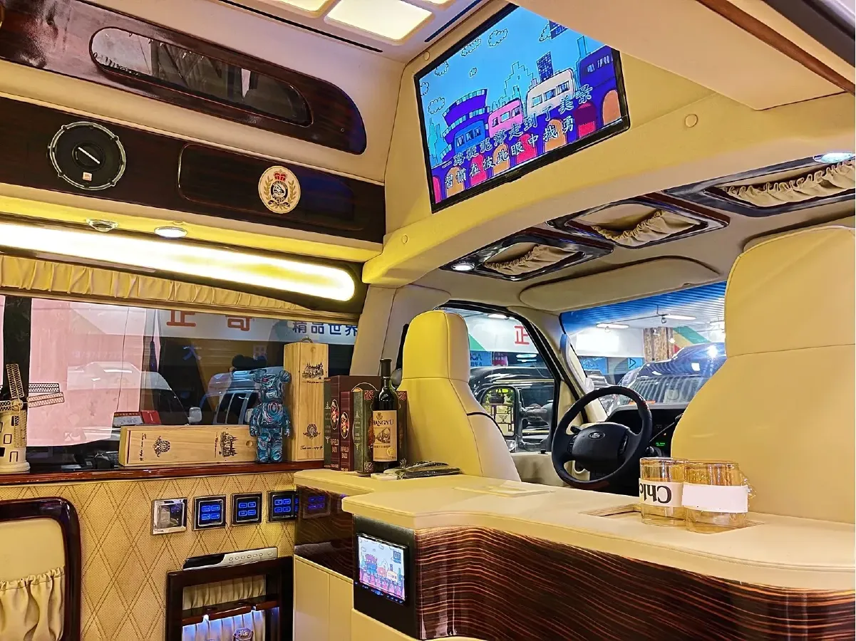 2011 Ford E350 5.4L 258HP V8 5AT,autocango,china used car exporter,china ev exporter,chinese used car exporter,chinese used ev exporter