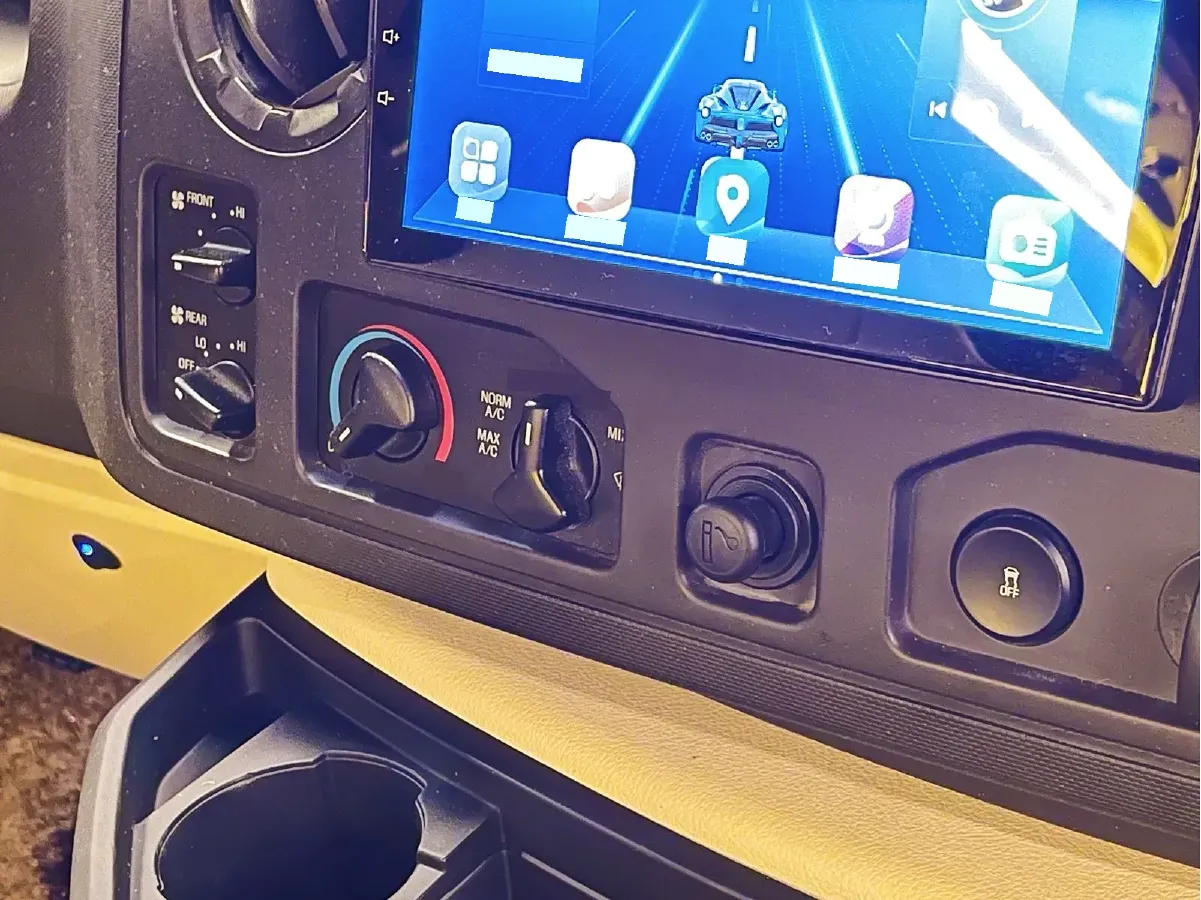 2011 Ford E350 5.4L 258HP V8 5AT,autocango,china used car exporter,china ev exporter,chinese used car exporter,chinese used ev exporter