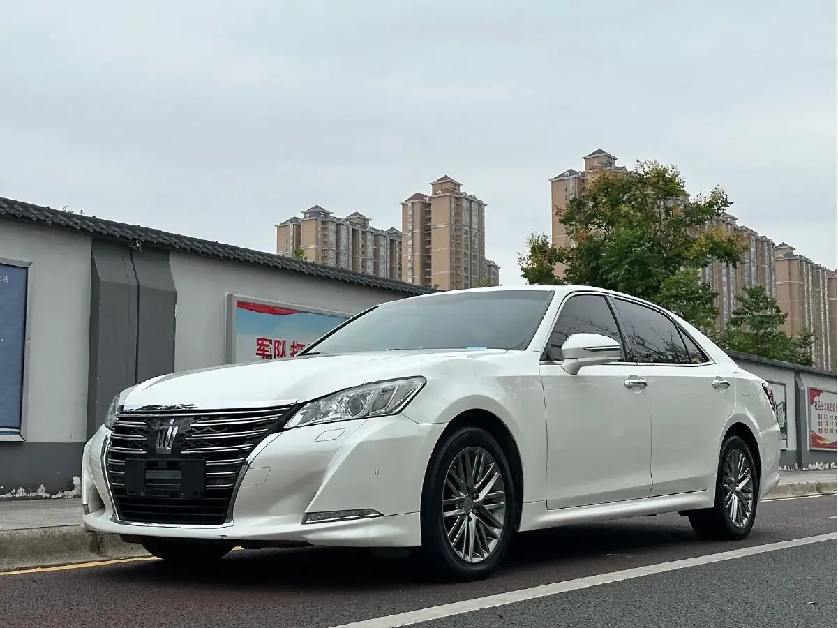 2015 Toyota Crown 2.0T 235HP L4 8AT