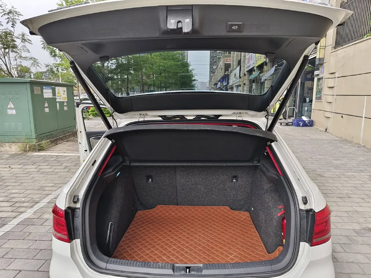 2014 Volkswagen Cross Lavida 1.4T 131HP L4 7DCT,autocango,china used car exporter,china ev exporter,chinese used car exporter,chinese used ev exporter