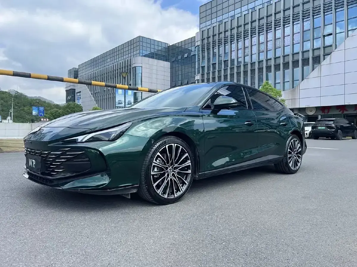 2023 MG 7 2.0T 261HP L4 9AT