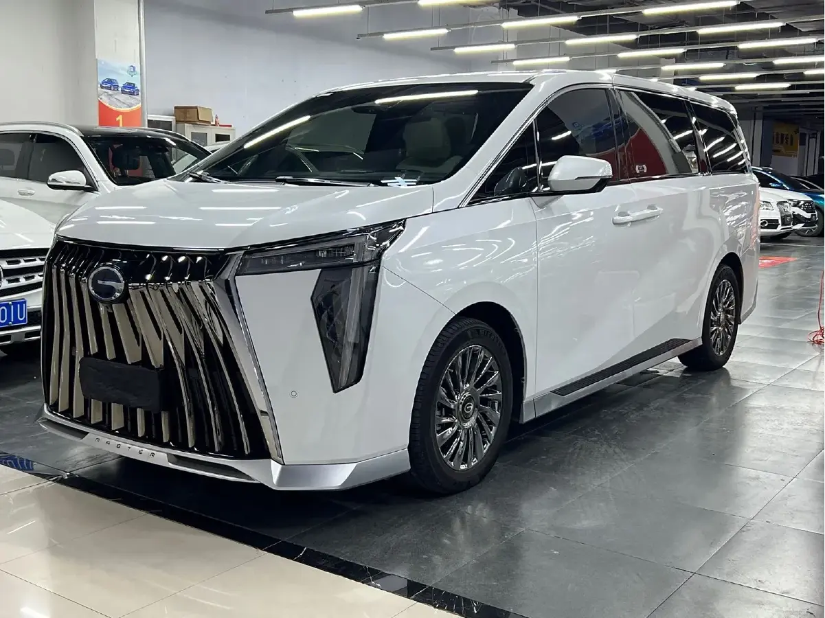 2023 GAC Trumpchi M8 2.0T 190HP L4 E-CVT Hybrid