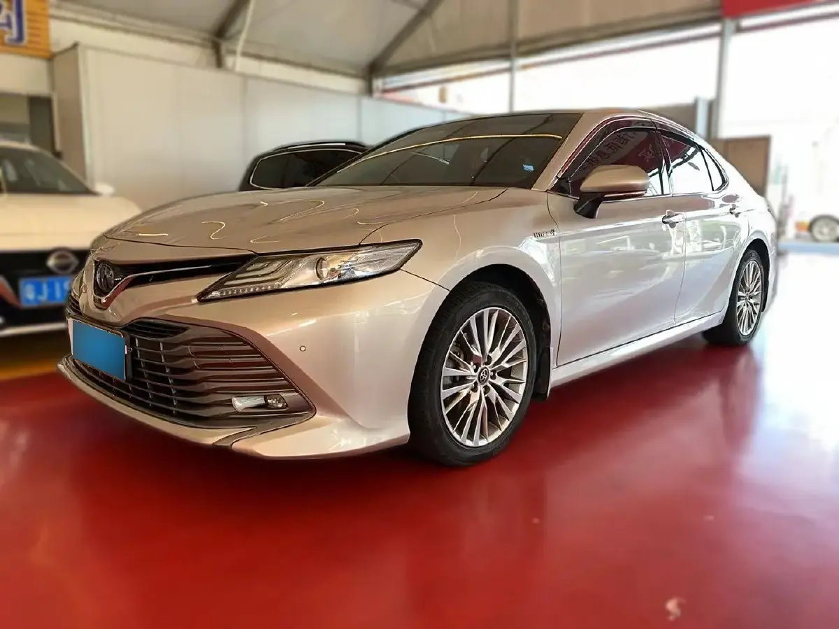 2018 Toyota Camry 2.5L 178HP L4 E-CVT Hybrid