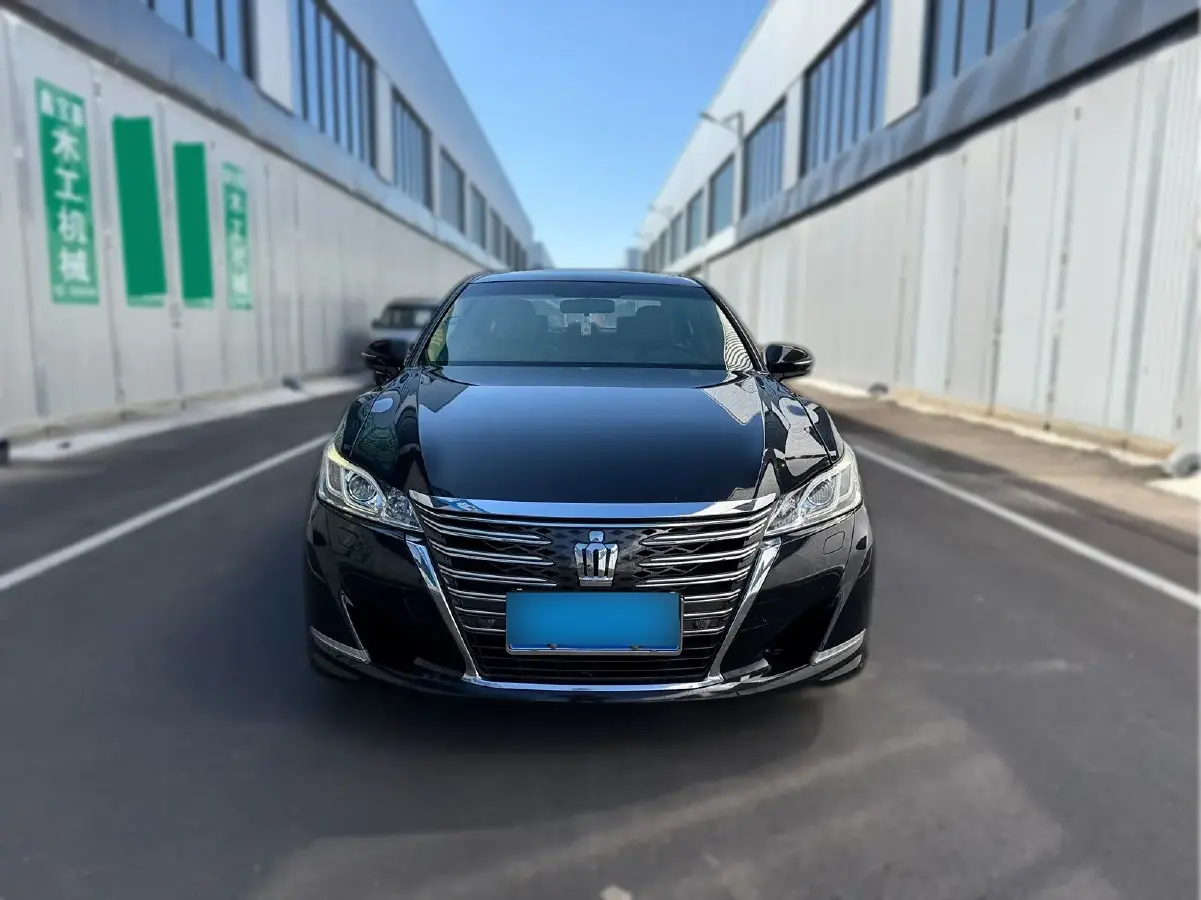 2015 Toyota Crown 2.0T 235HP L4 8AT