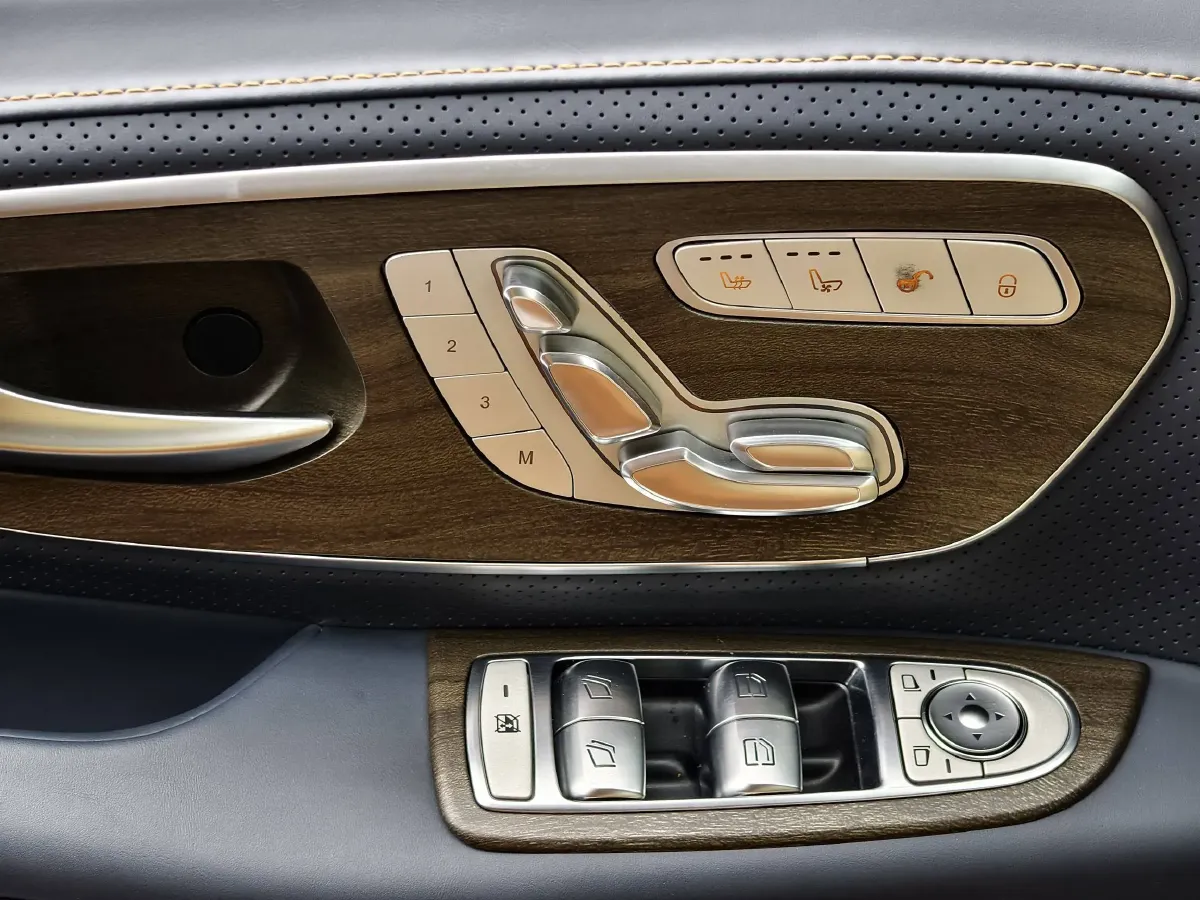 2021 Mercedes-Benz Vito 2.0T 211HP L4 9AT,autocango,china used car exporter,china ev exporter,chinese used car exporter,chinese used ev exporter