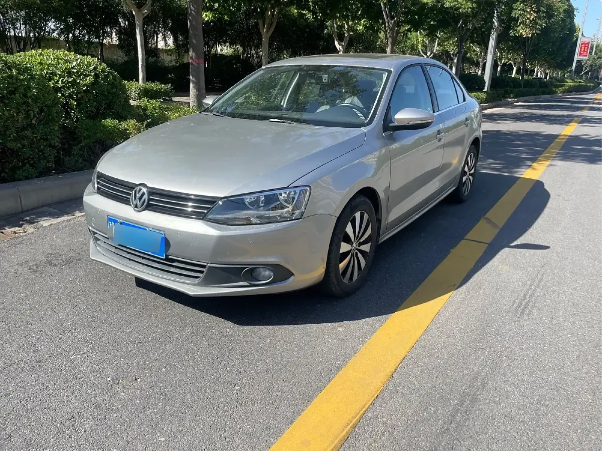 2012 Volkswagen Sagitar 1.4T 131HP L4 7DCT