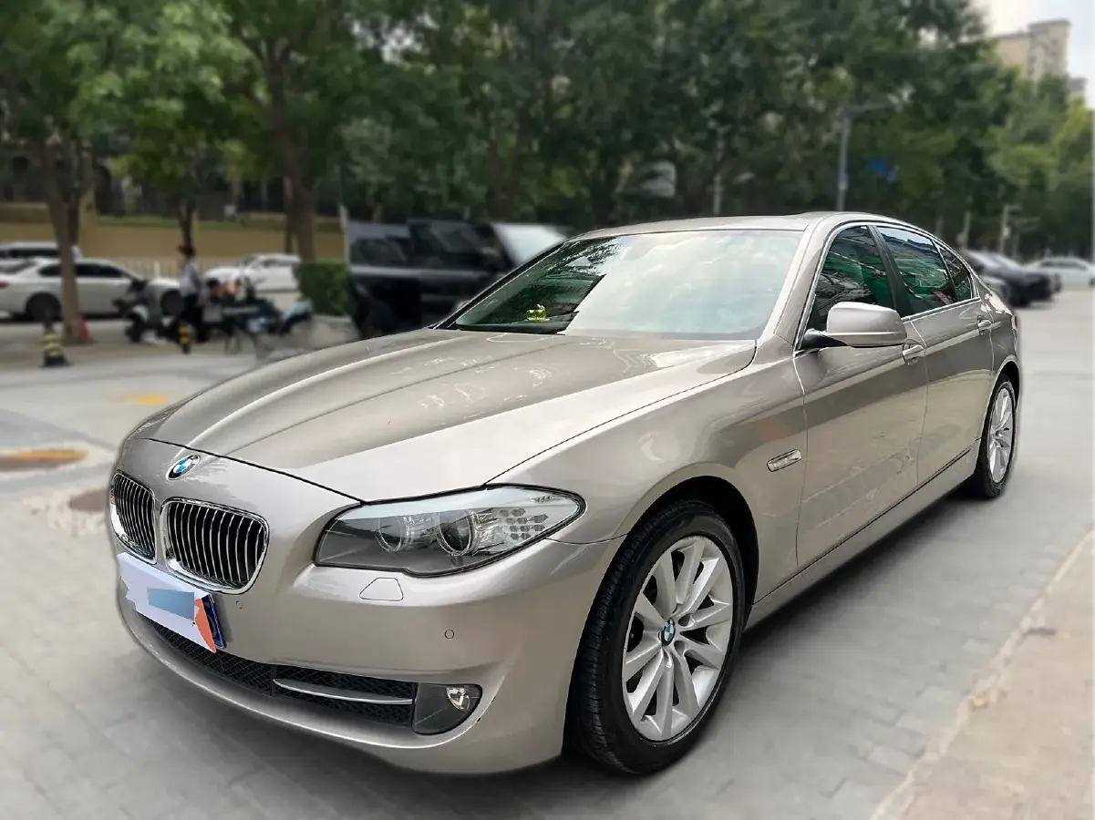 2013 BMW 5 Series 3.0L 258HP L6 8AT